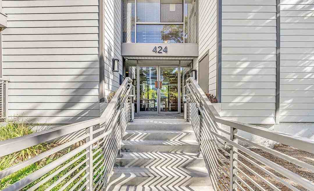 424 N Palm Dr #105 - Photo 5 of 12