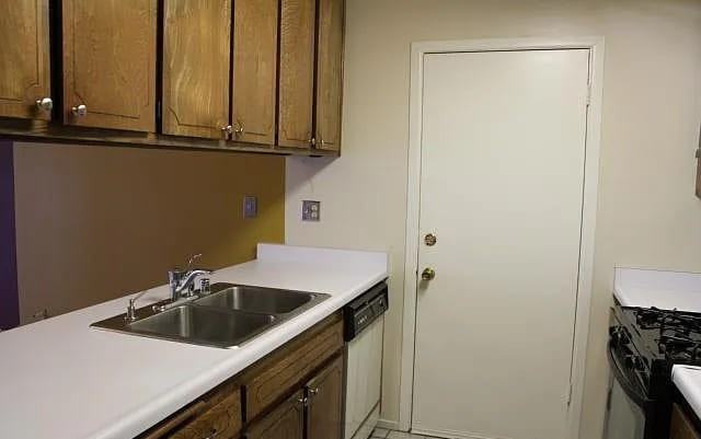 1136 S Dover Cir #63L - Photo 2 of 9