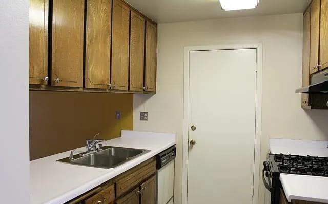 1136 S Dover Cir #63L - Photo 4 of 9