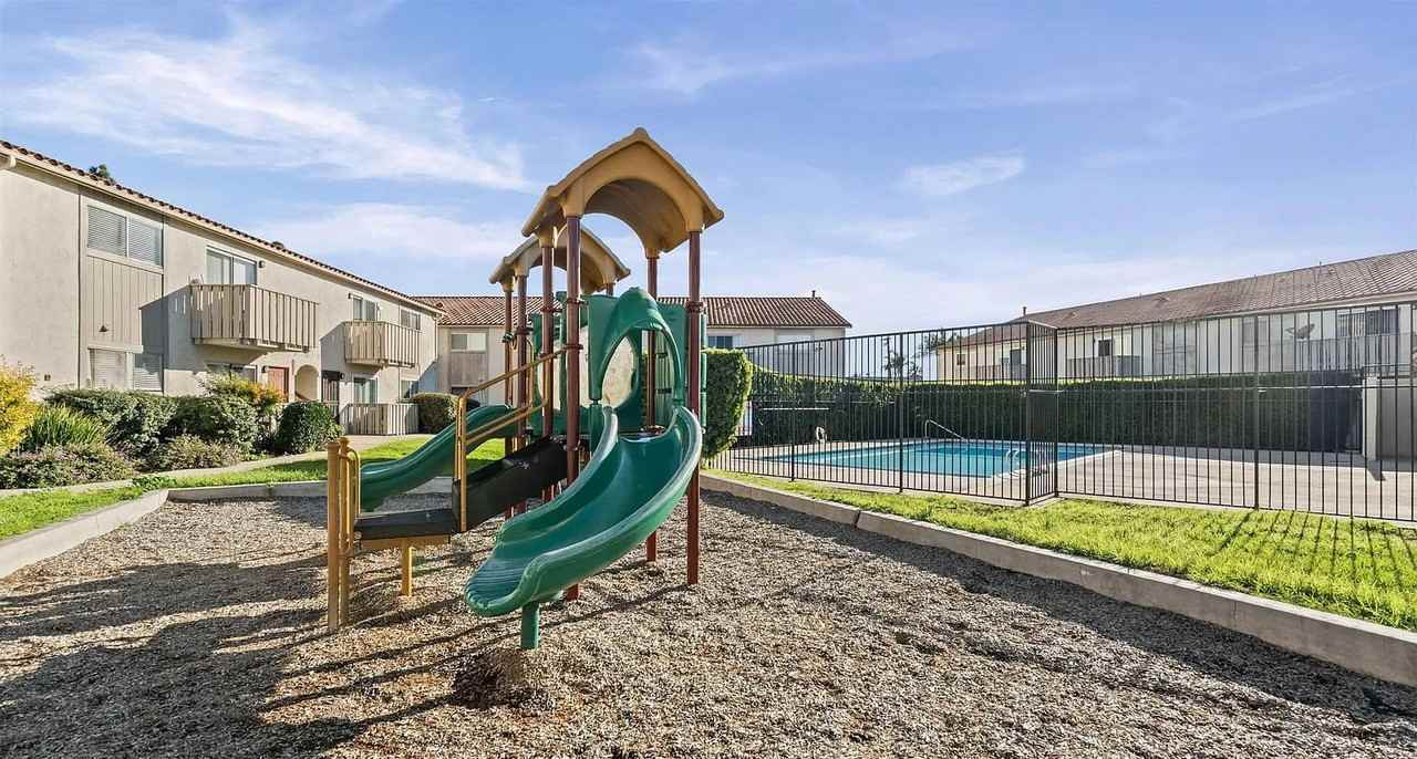 1551 Broadway #23 - Photo 5 of 9