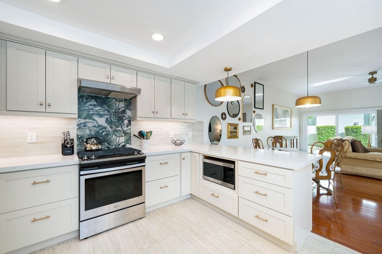 1654 Fairway Cir - Photo 4 of 11