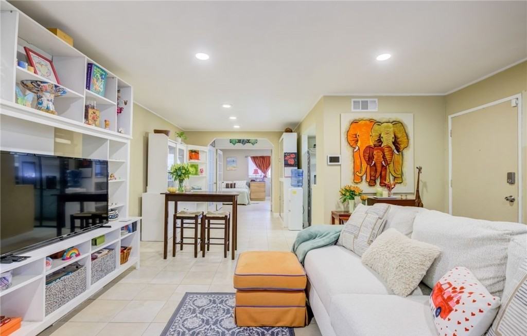 7307 Haskell Ave #6 - Photo 3 of 15