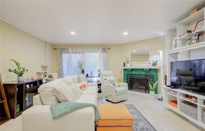 7307 Haskell Ave #6 - Photo 4 of 15