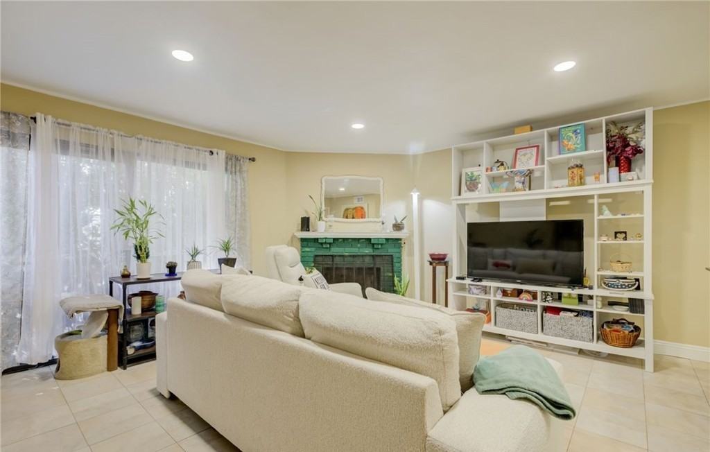 7307 Haskell Ave #6 - Photo 5 of 15