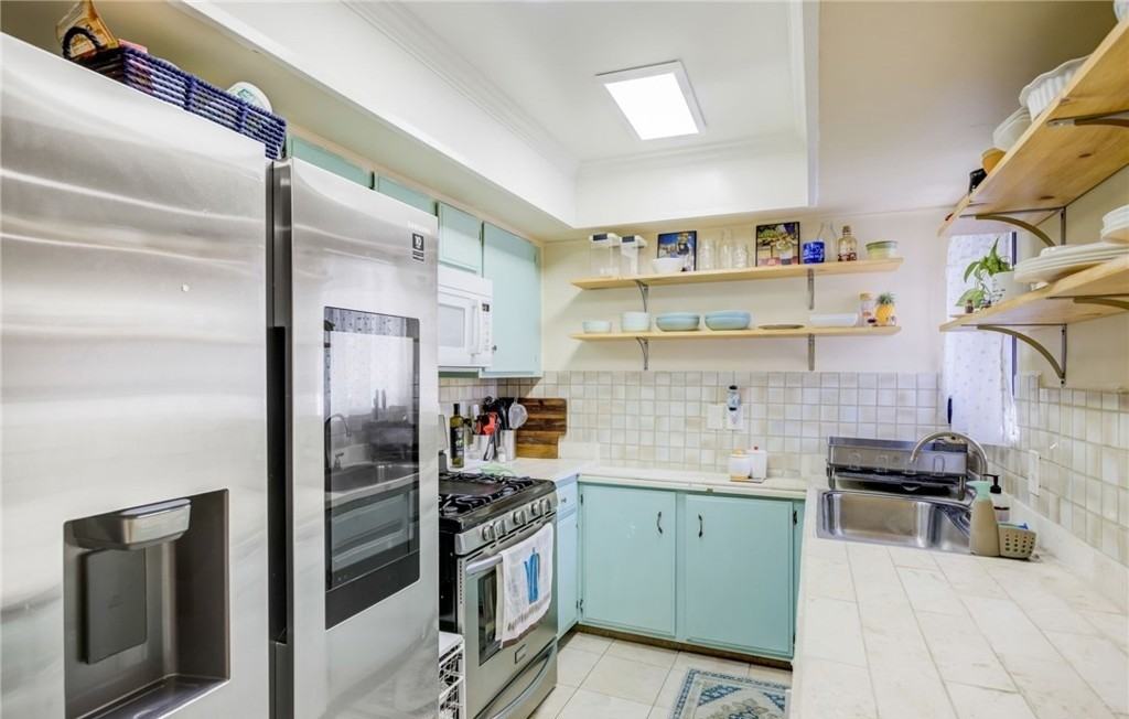 7307 Haskell Ave #6 - Photo 7 of 15