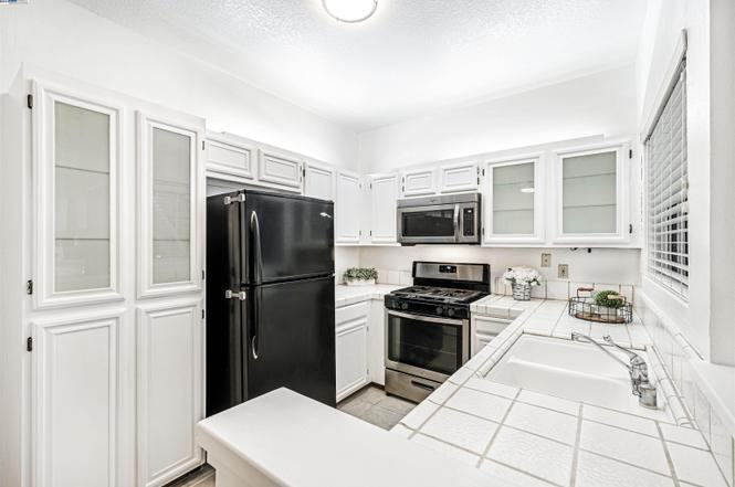 3674 Oakwood Ter #202 - Photo 4 of 15