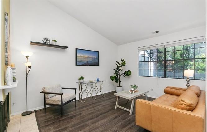 2526 W Macarthur Blvd #J - Photo 2 of 15