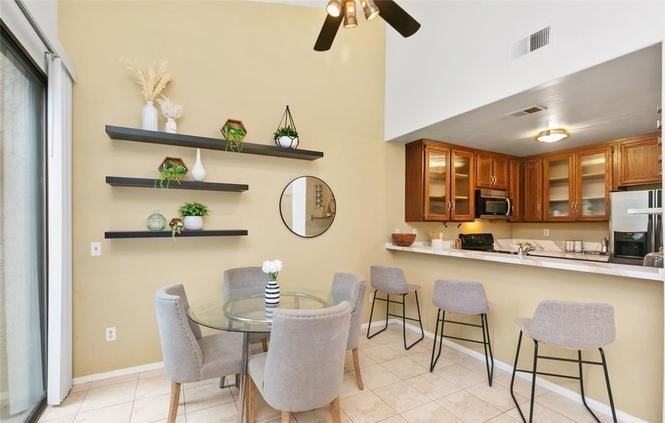 2526 W Macarthur Blvd #J - Photo 3 of 15