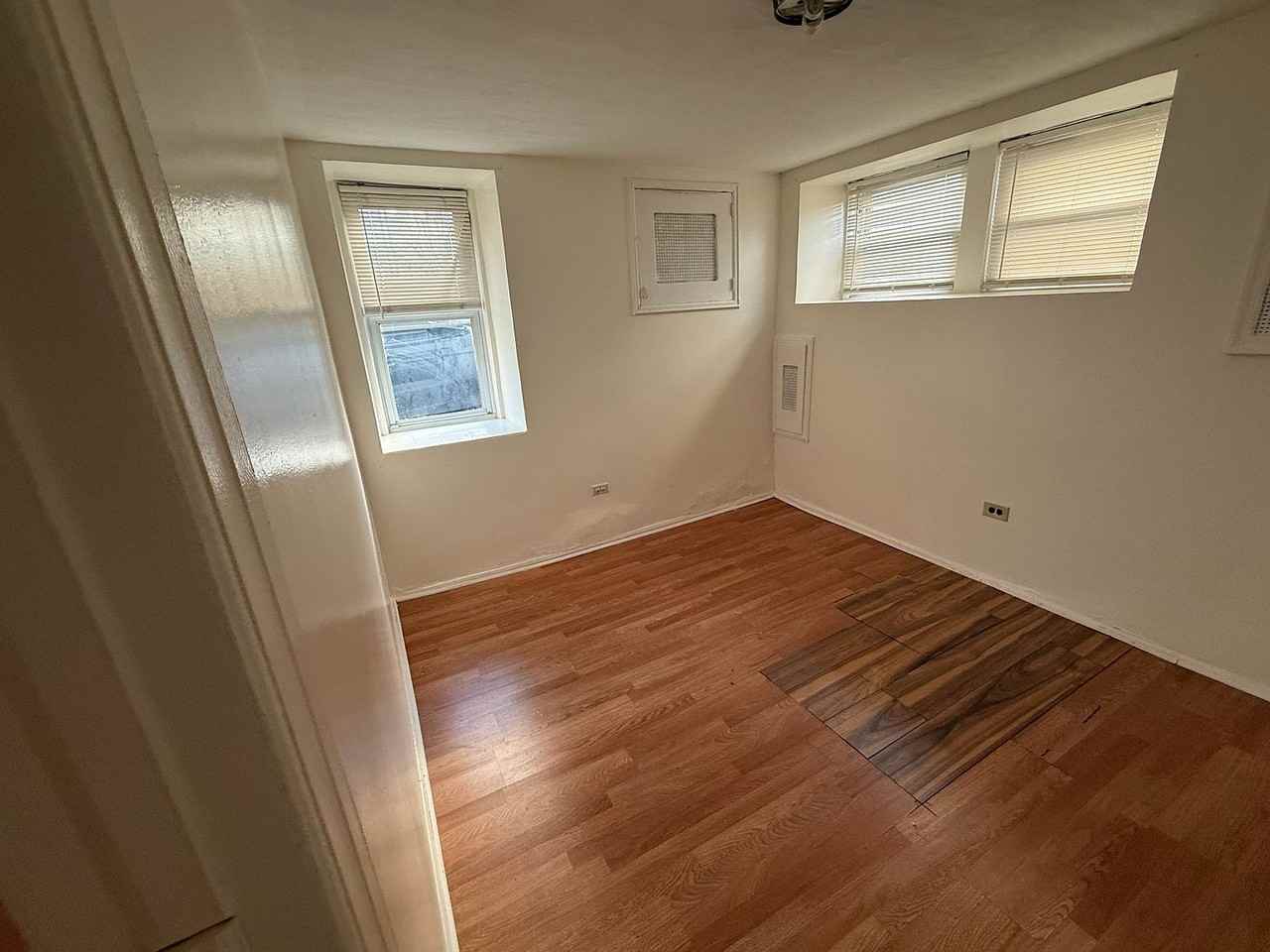 2530 Seymour Ave - Photo 5 of 8