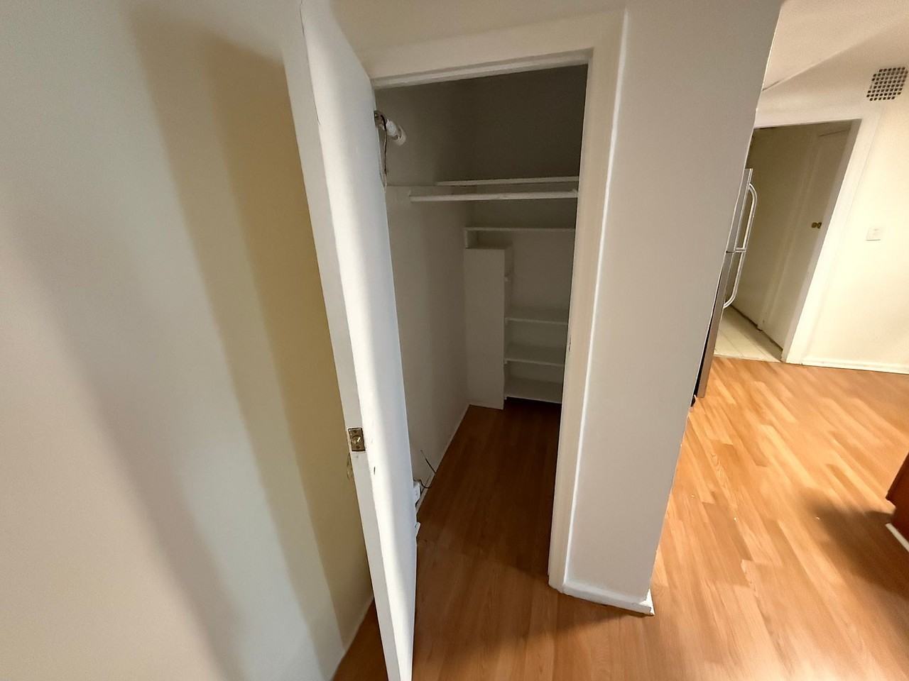 2530 Seymour Ave - Photo 6 of 8