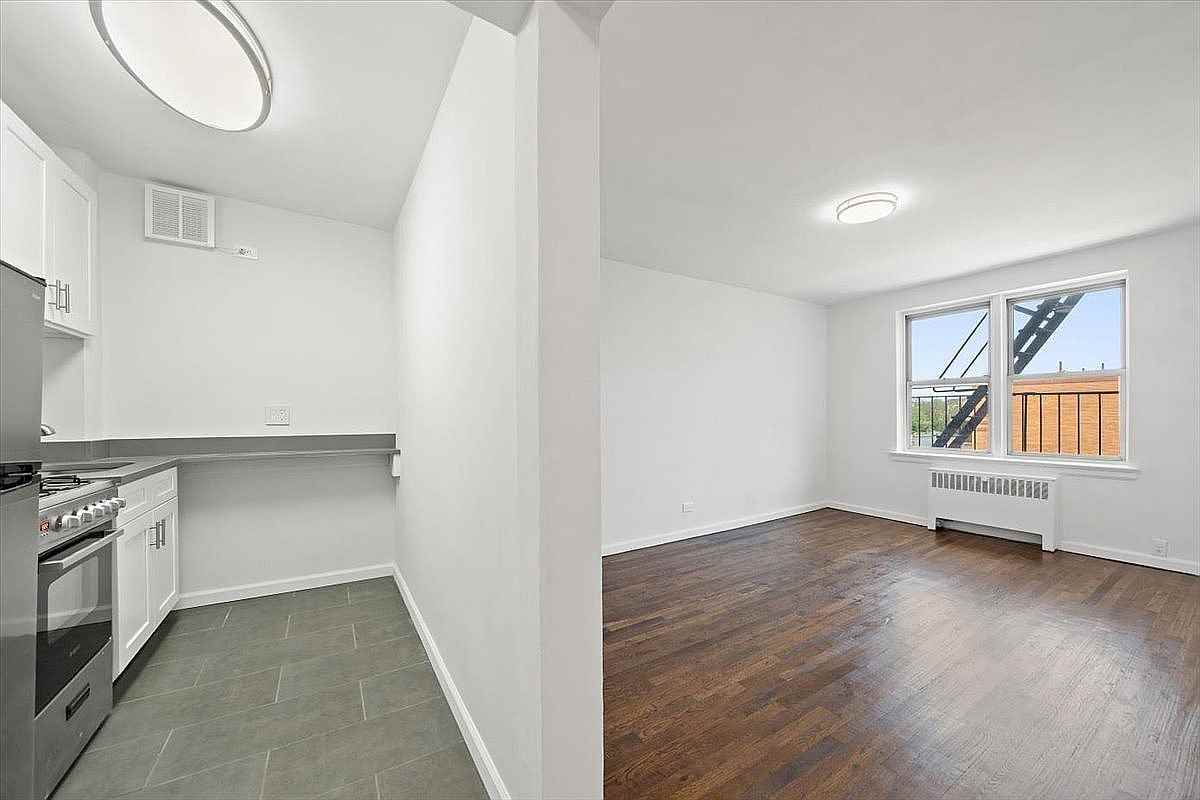 2630 Kingsbridge Ter #5HI - Photo 2 of 20