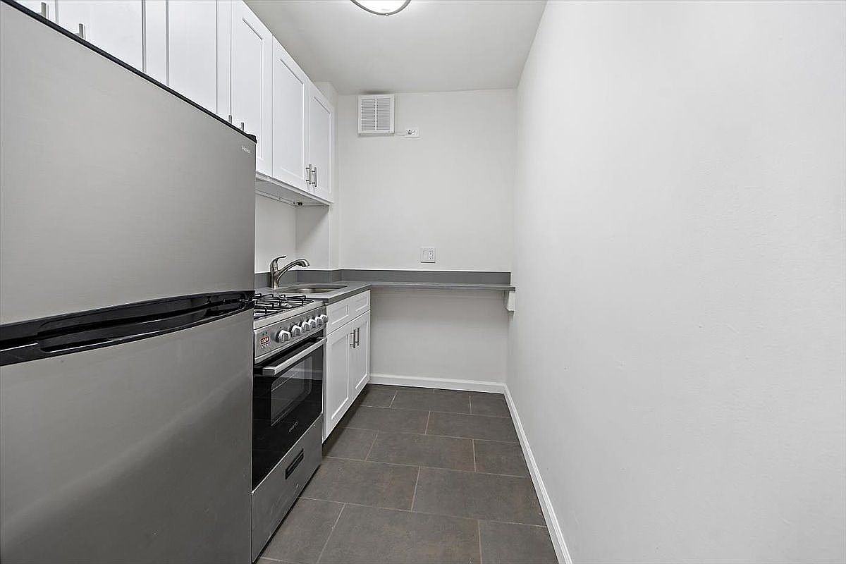 2630 Kingsbridge Ter #5HI - Photo 5 of 20