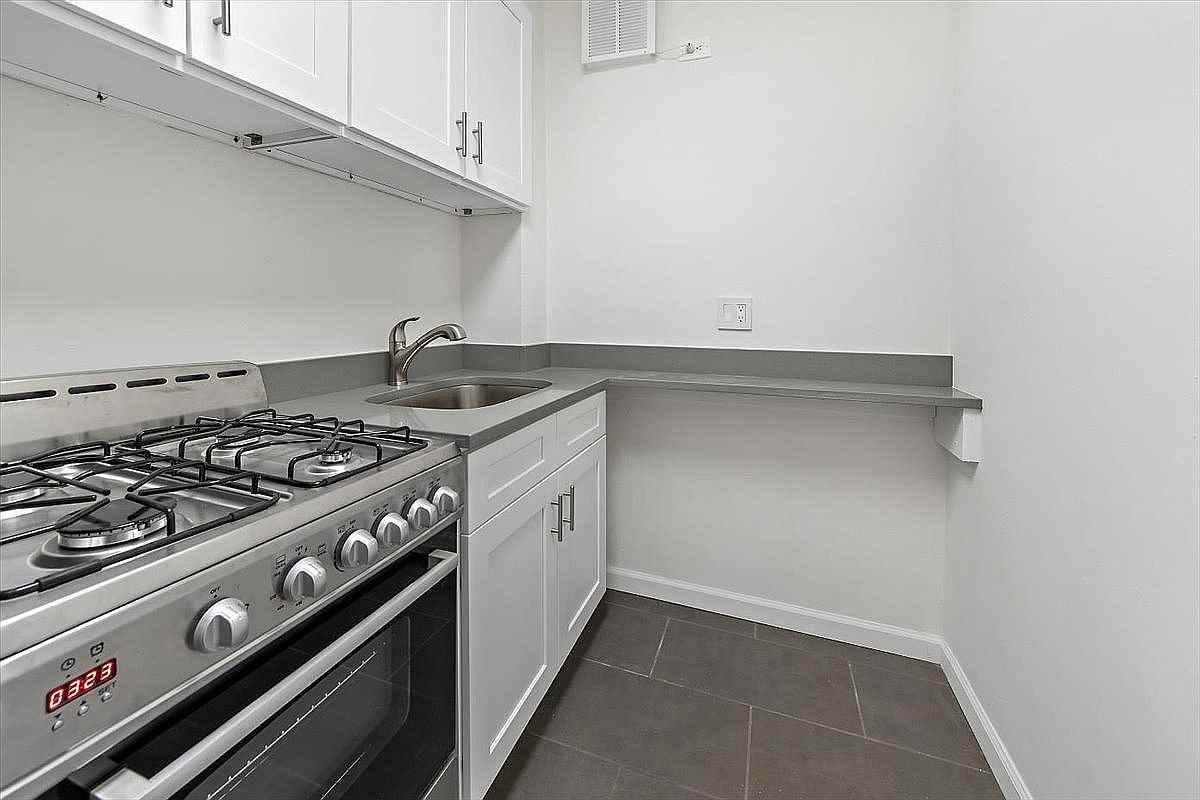 2630 Kingsbridge Ter #5HI - Photo 6 of 20