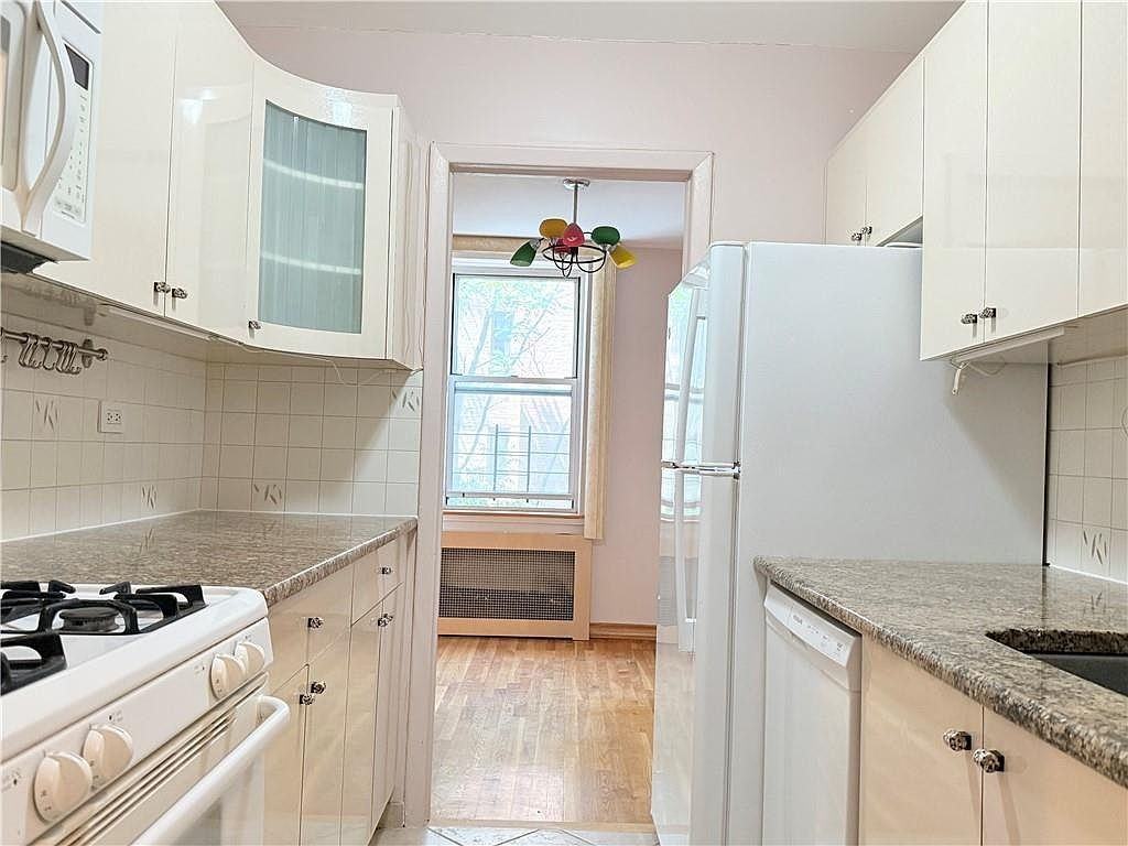 2678 Ocean Ave #3M - Photo 6 of 13