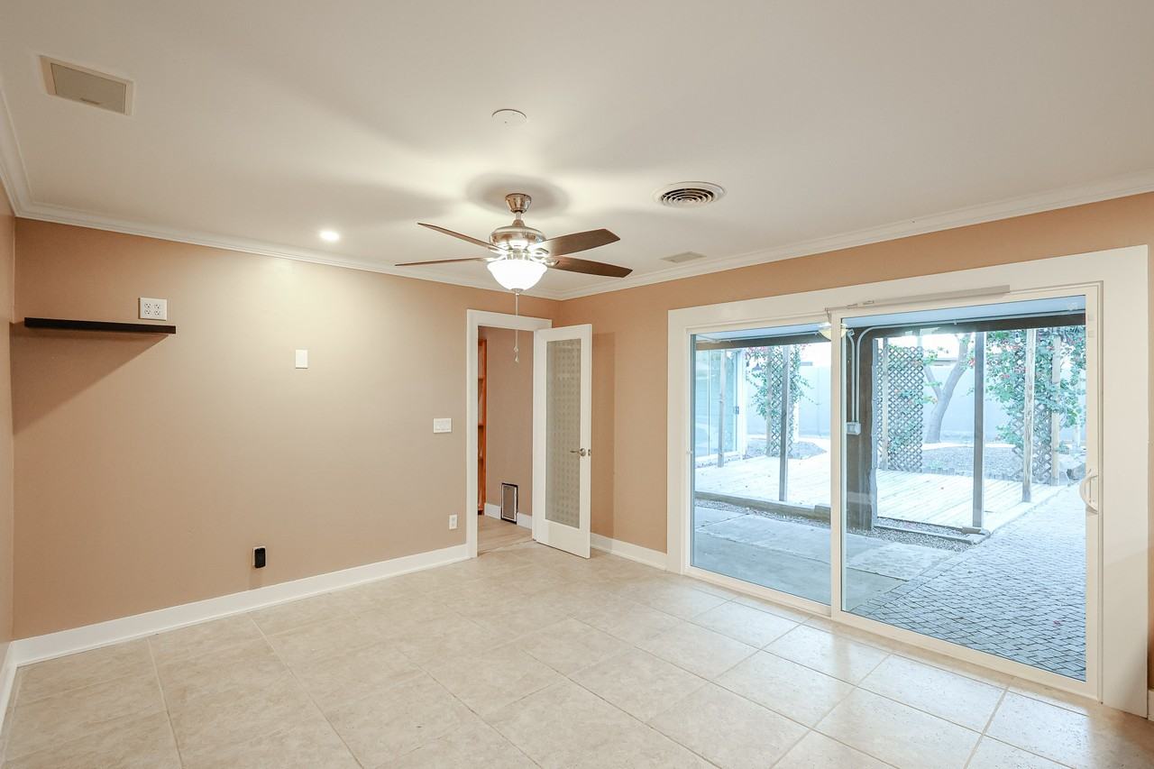 1424 N Gene Ave - Photo 4 of 44