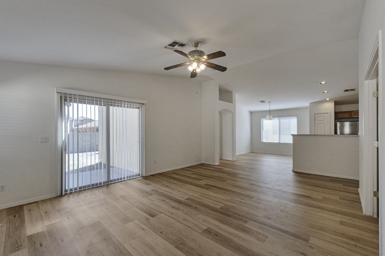 8421 S Burien Rd - Photo 4 of 25