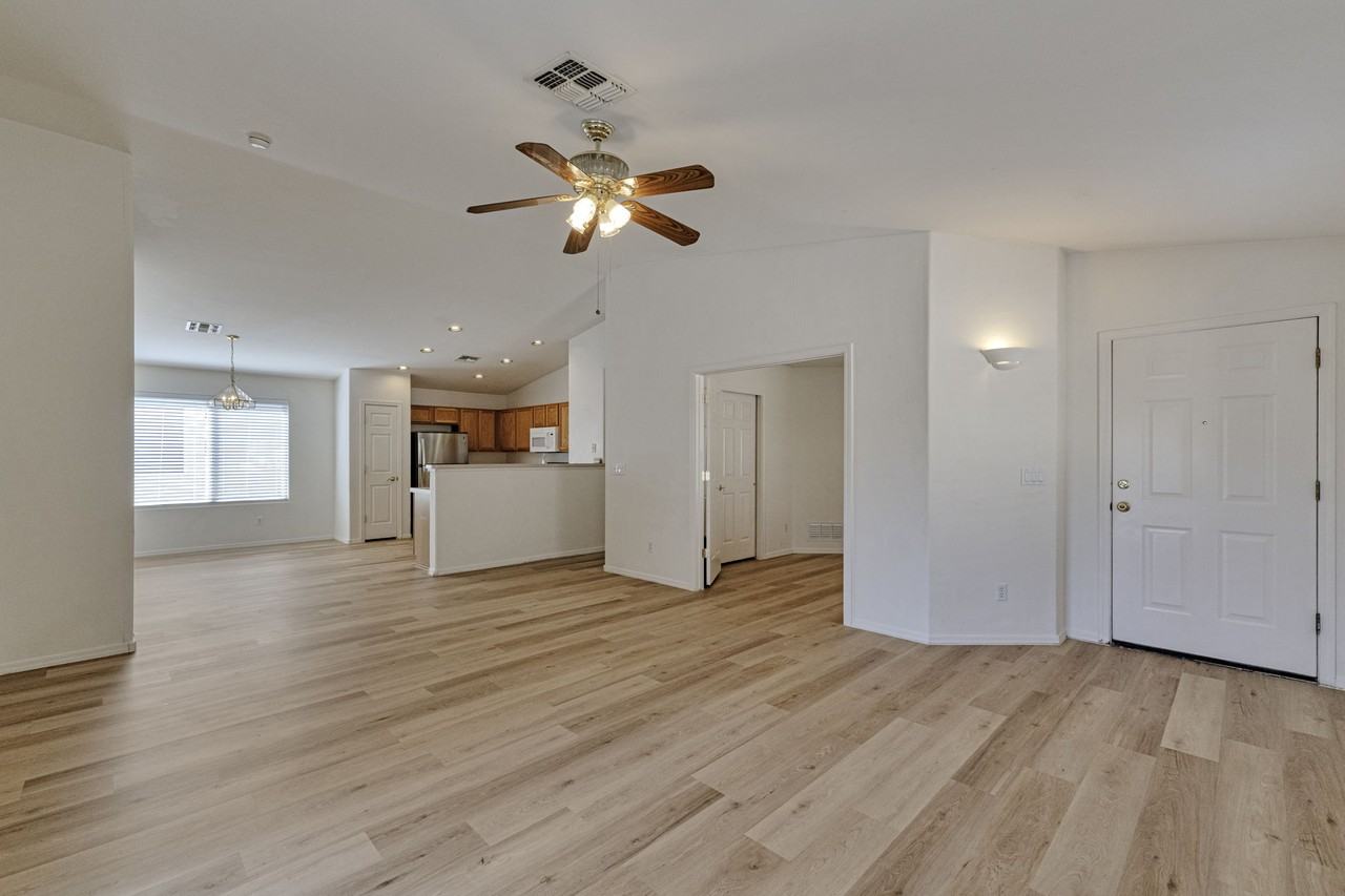 8421 S Burien Rd - Photo 6 of 25