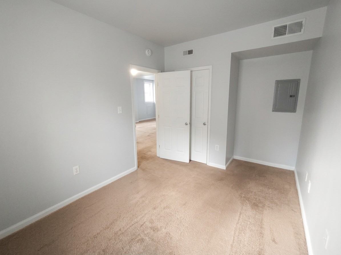 307 Dolphin St #1B - Photo 4 of 11