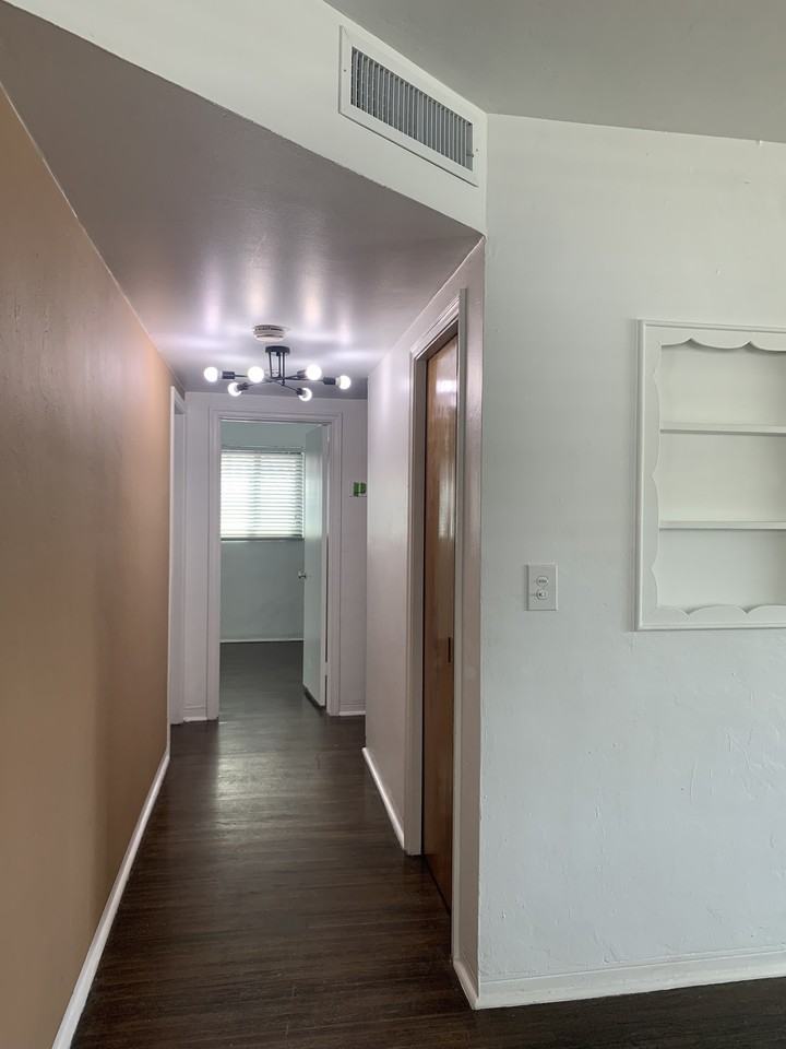 1975 Sw 17th Ct - Photo 3 of 19