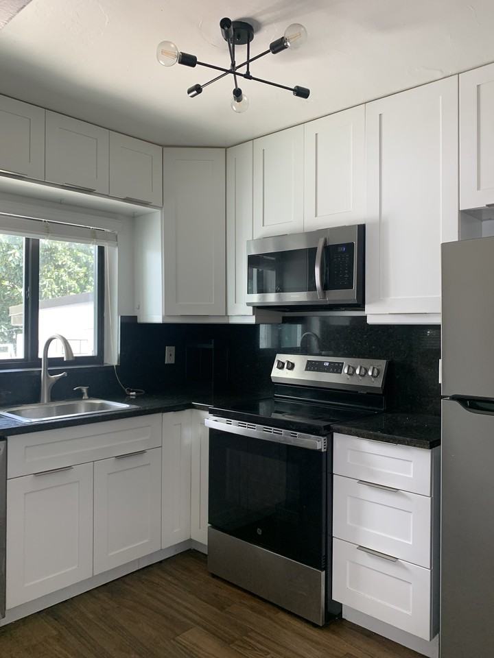 1975 Sw 17th Ct - Photo 6 of 19