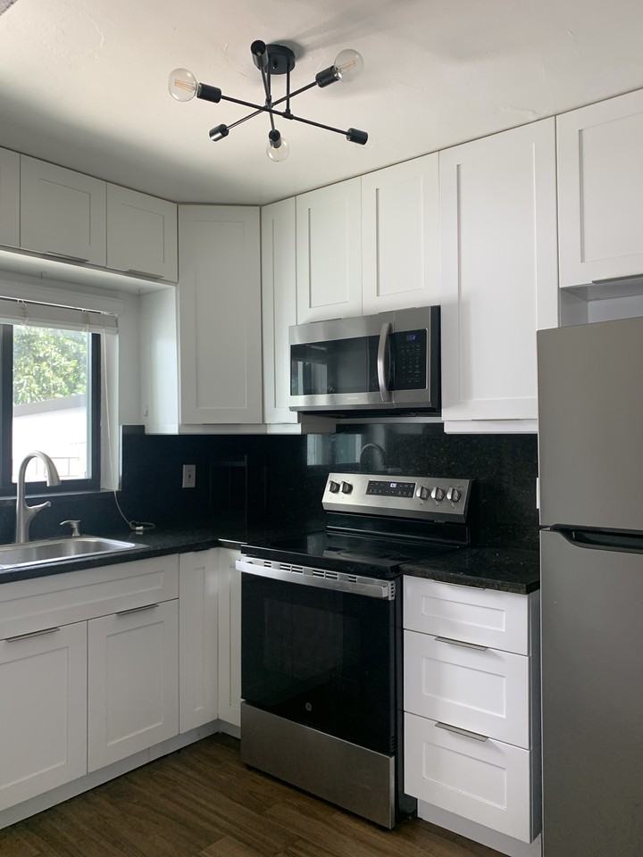 1975 Sw 17th Ct - Photo 7 of 19