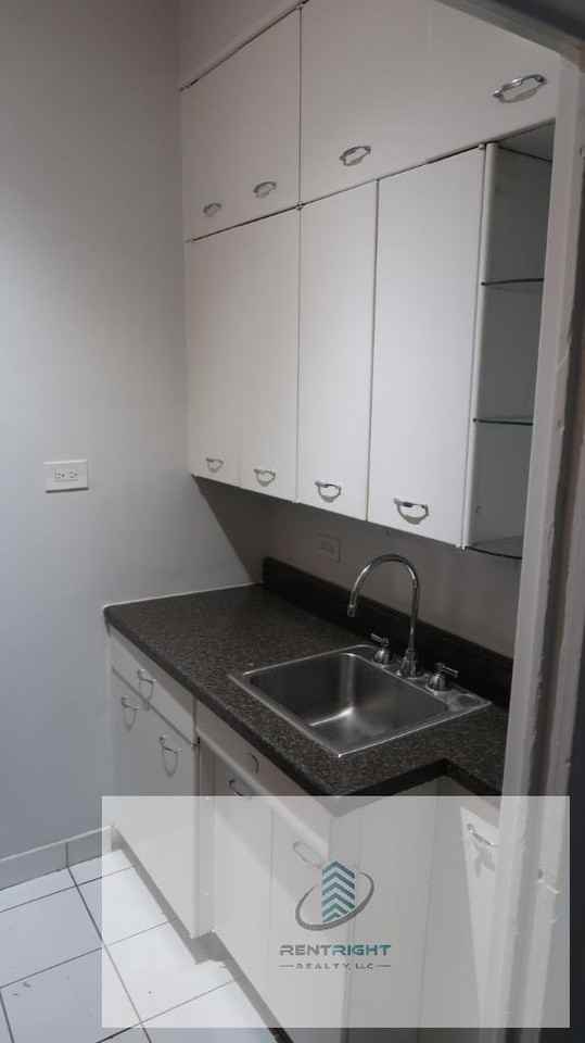 534 W Stratford Pl #406 - Photo 2 of 13