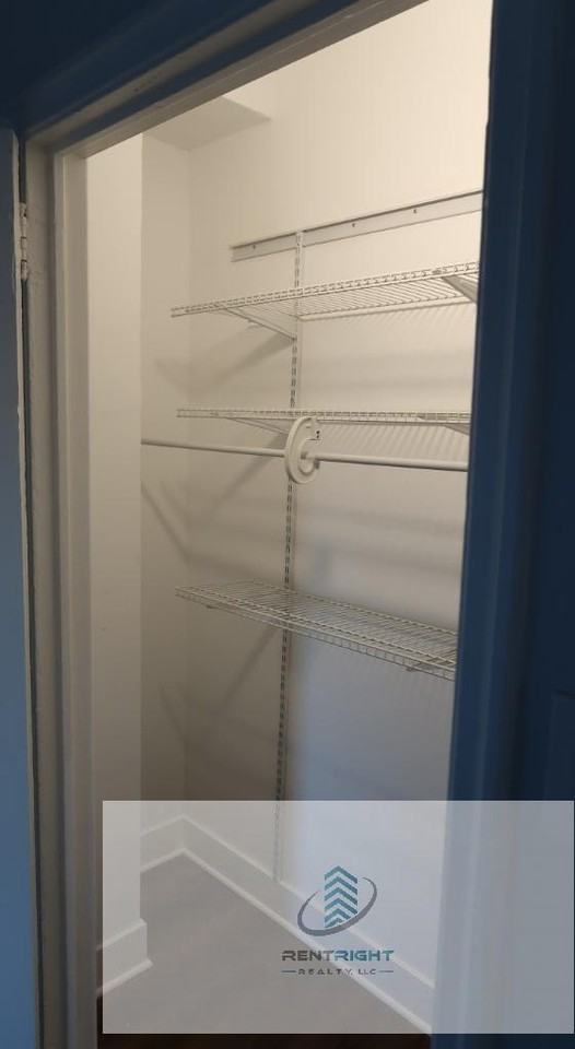 534 W Stratford Pl #406 - Photo 7 of 13