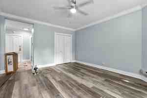 featured image of 3815 N Greenview Ave