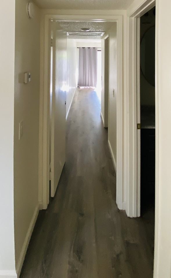 10402 Boulder Ct - Photo 2 of 11