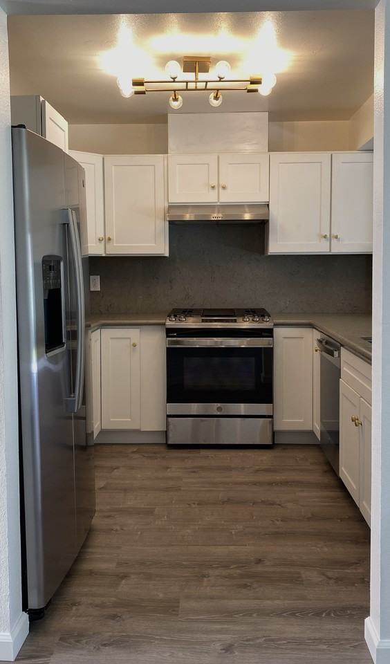 10402 Boulder Ct - Photo 5 of 11