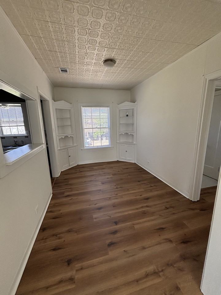 1821 Sanger Ave #D - Photo 4 of 9