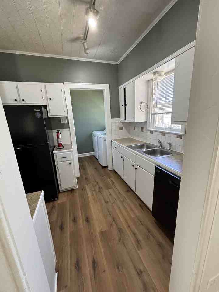 1821 Sanger Ave #D - Photo 5 of 9