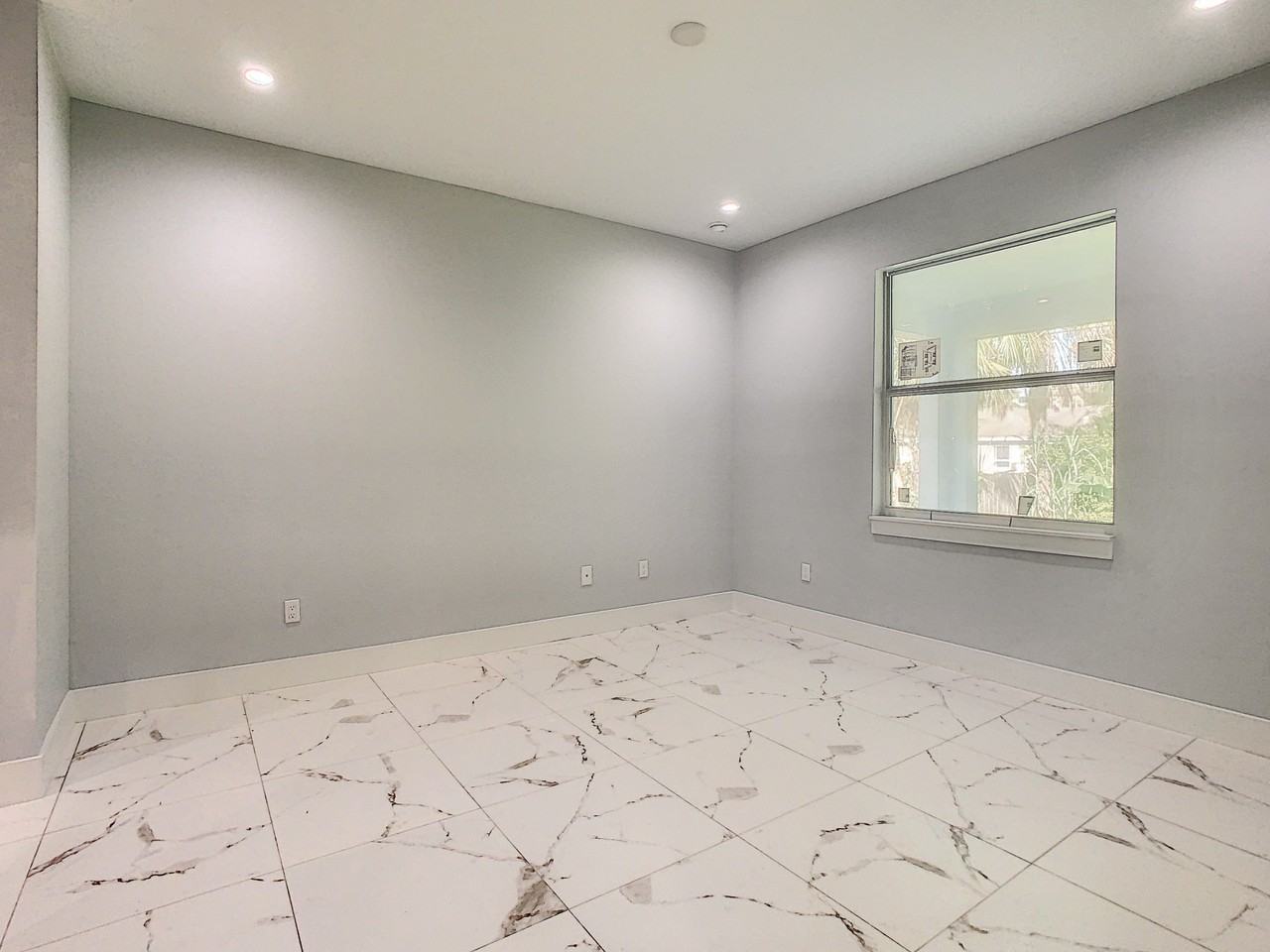 5237 Jennings St - Photo 6 of 11