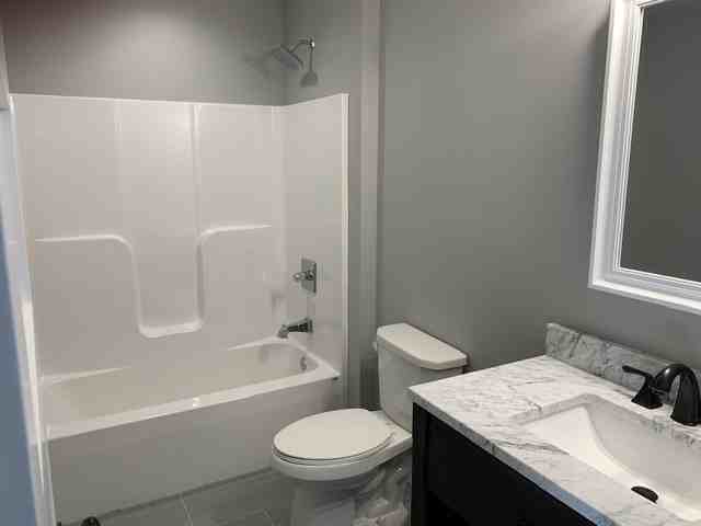 3383 W 32nd St - Photo 5 of 9