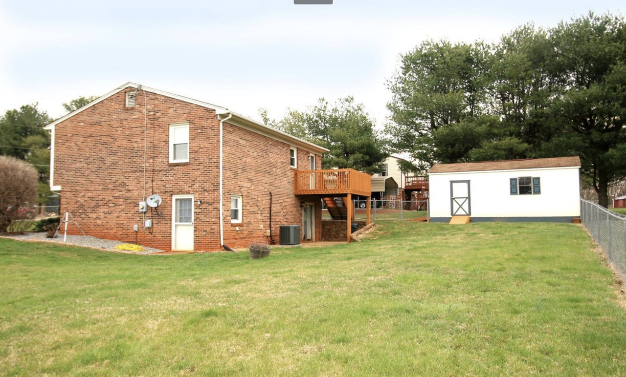 201 Rolling Ridge Dr - Photo 2 of 21