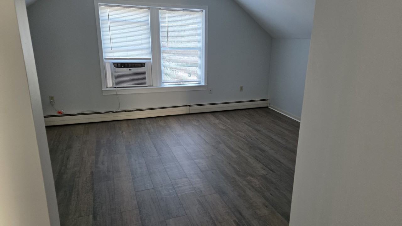 124 N Main St #2 - Photo 4 of 7