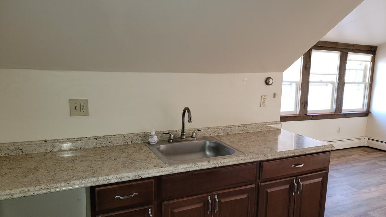 124 N Main St #2 - Photo 5 of 7