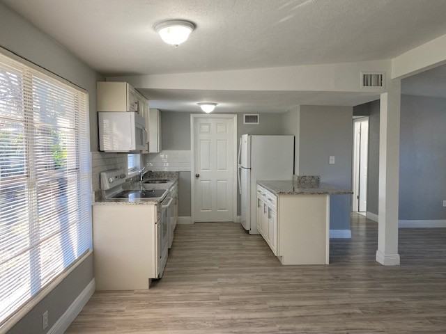 1503 Hampton Rd - Photo 4 of 11