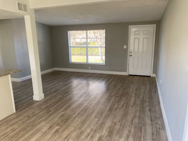 1503 Hampton Rd - Photo 5 of 11