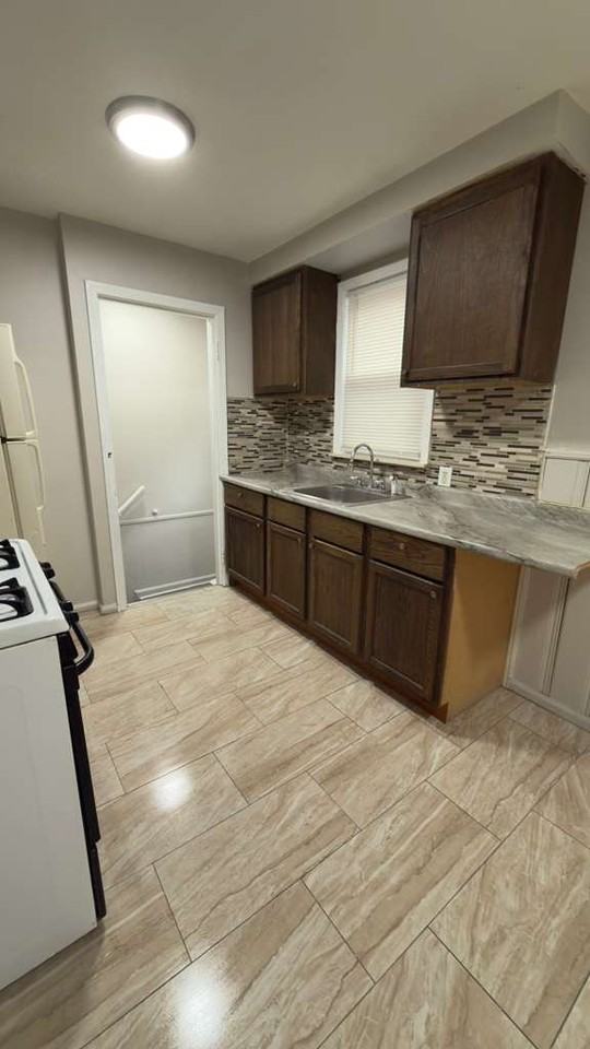 18285 Codding St - Photo 3 of 7