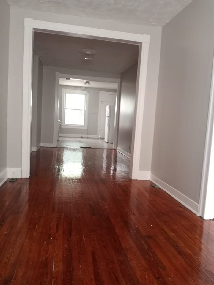 2934 E Monument St - Photo 2 of 8