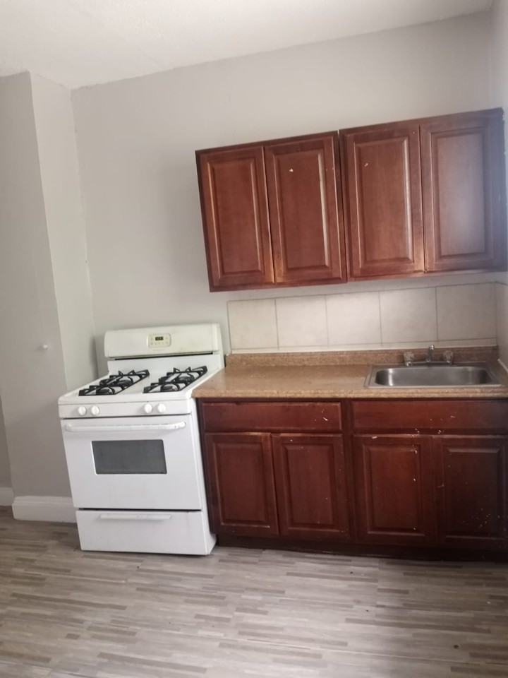 2934 E Monument St - Photo 6 of 8