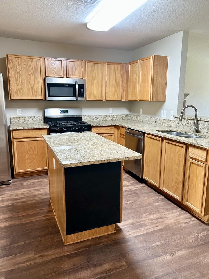 1709 Southridge Ln - Photo 5 of 33