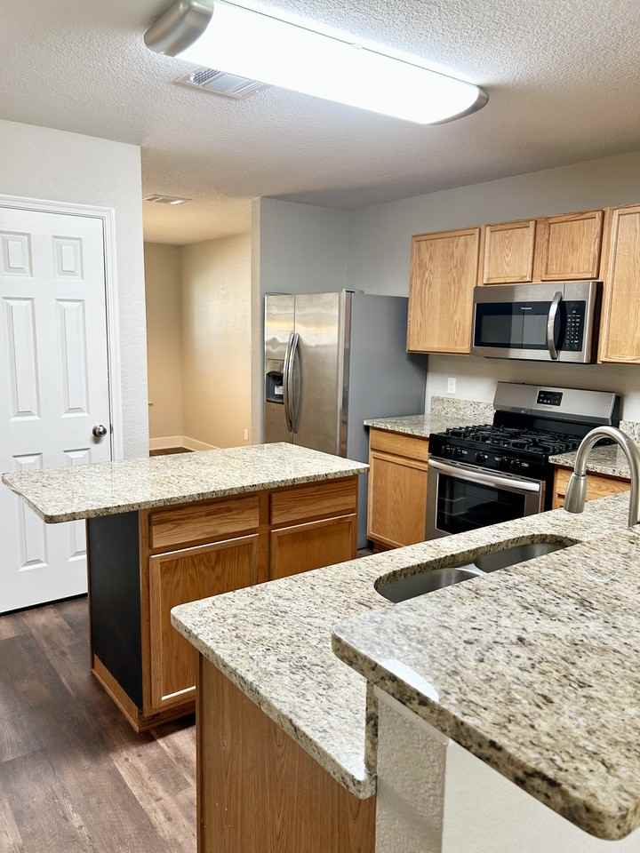 1709 Southridge Ln - Photo 6 of 33