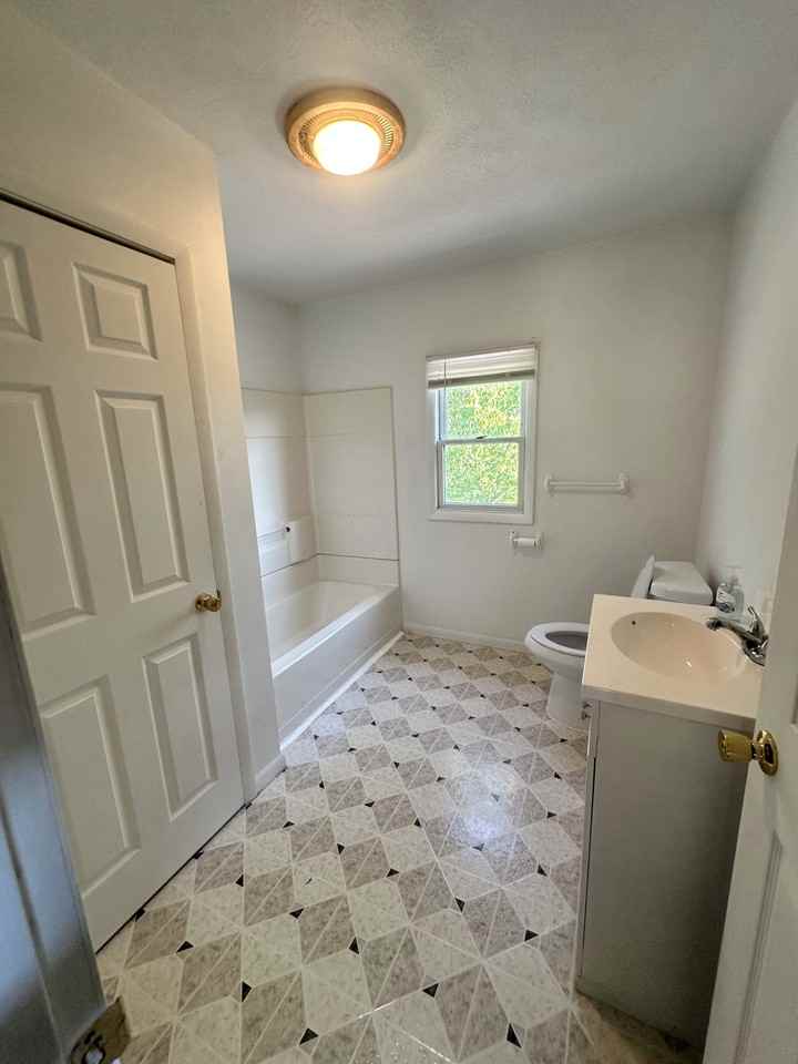 304 Bessemer Ave - Photo 2 of 18