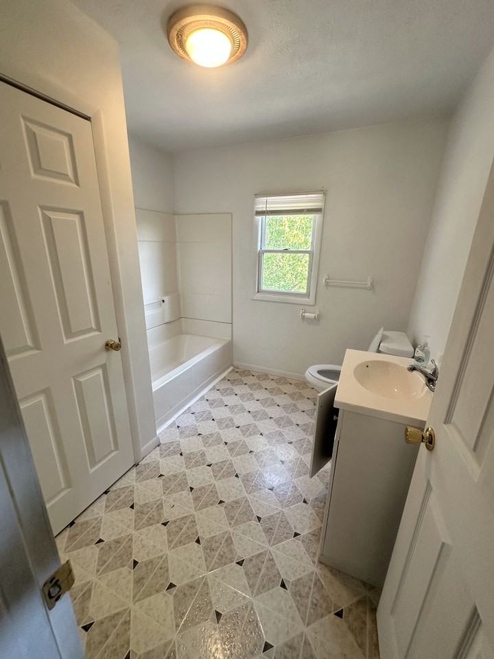 304 Bessemer Ave - Photo 7 of 18