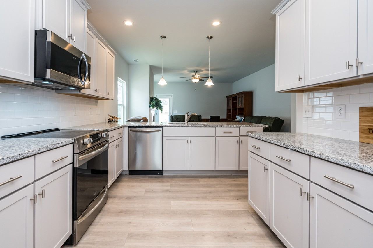 105 Boomer St - Photo 3 of 25