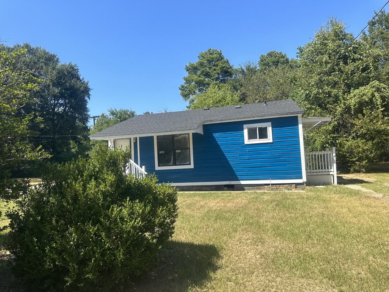 1842 Earl St - Photo 4 of 7