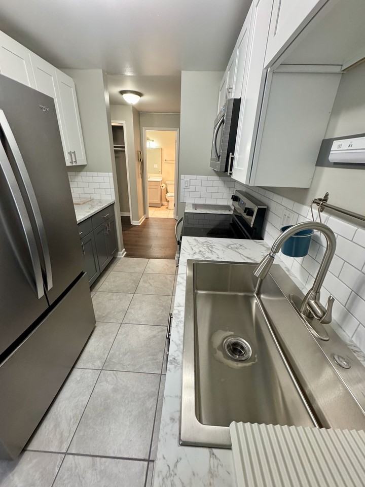 390 Taylor Ave Nw #202 - Photo 4 of 13