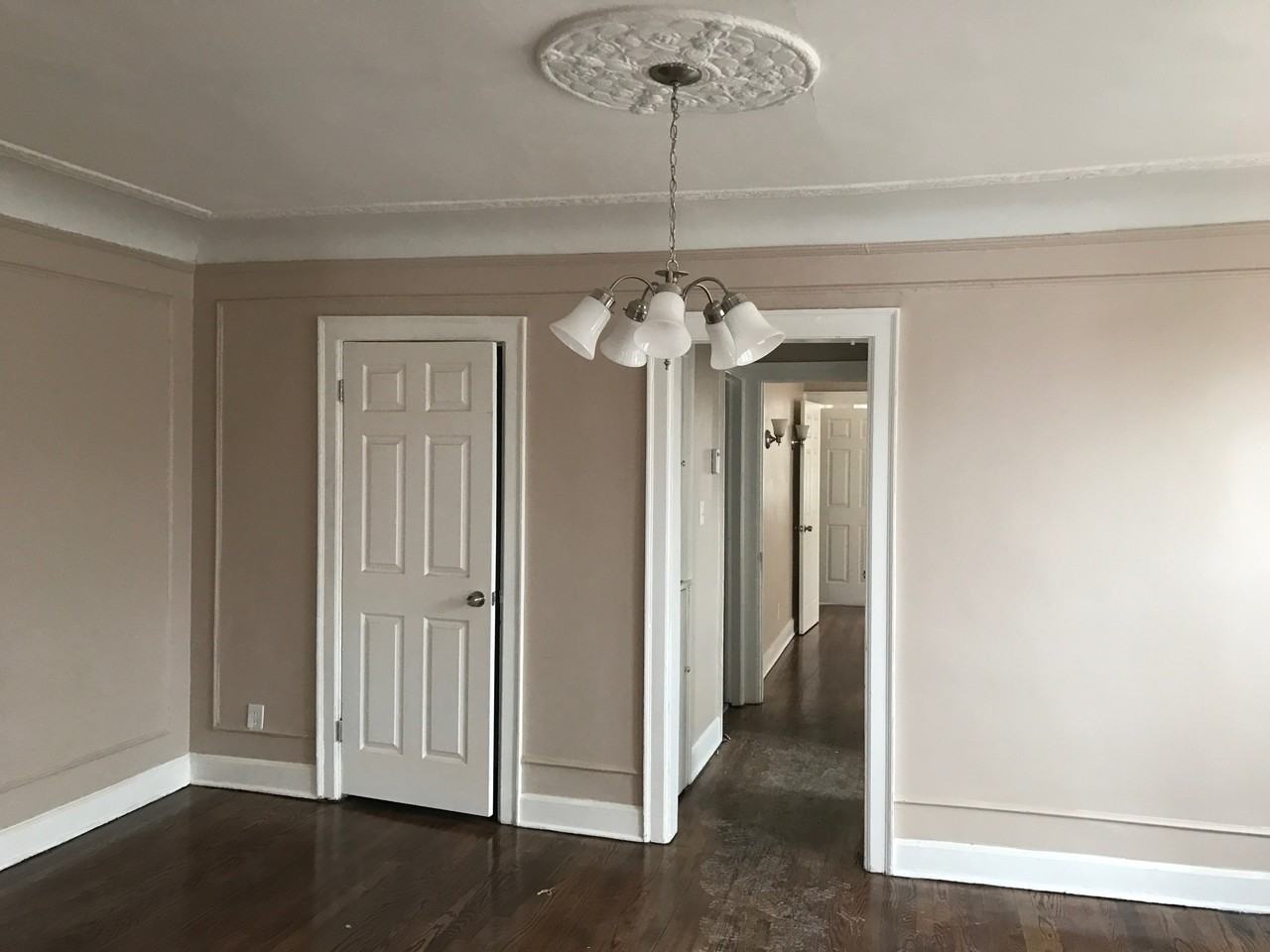 3235 W Grand St - Photo 4 of 8